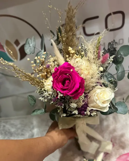 Ramo fucsia de flor preservada para bodas de oro – Ecolandy