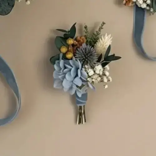 Prendido de novio azul de flor preservada – Ecolandy
