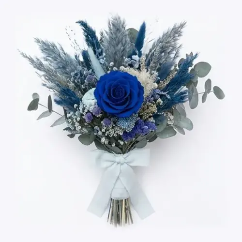 Ramo de novia en flor preservada azul con rosa azul, pampas y eucalipto