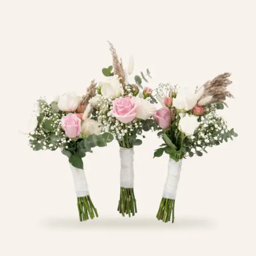 Ramitos de dama de honor en flor natural con rosas, paniculata, eucalipto y pampas, hechos en Ecolandy